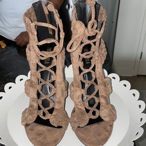 High heels color taupe